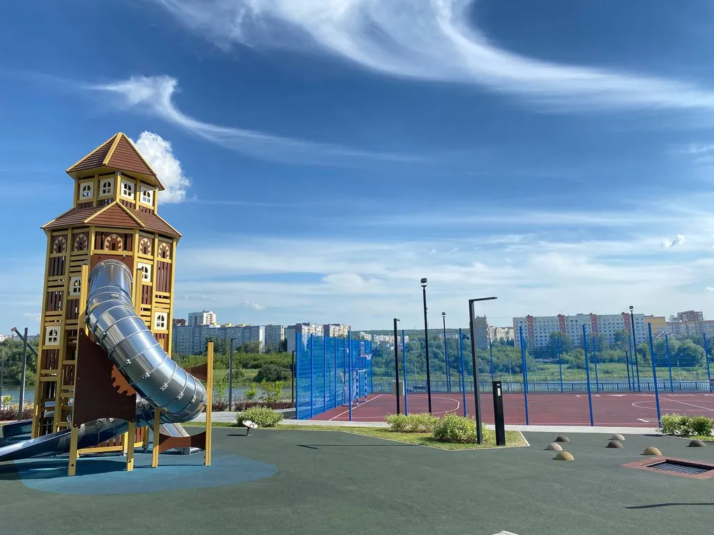 Шикарная квартира рядом трассой при заезде в город, со своей стоянкой