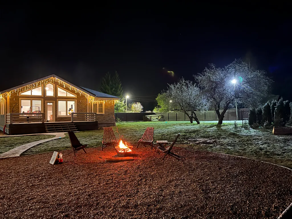 Уютный современный дом с террасой и банным чаном на участке 17 соток