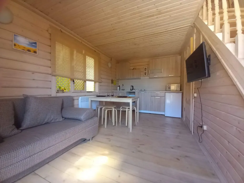 Коттедж Гостевой дом под солнцем — аренда посуточно в Голубицкая