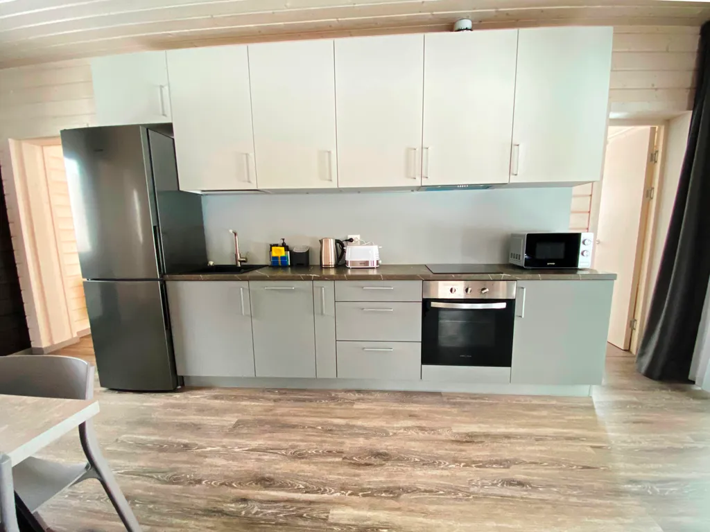 Новый комфортабельный дом для отдыха на берегу лесного озера