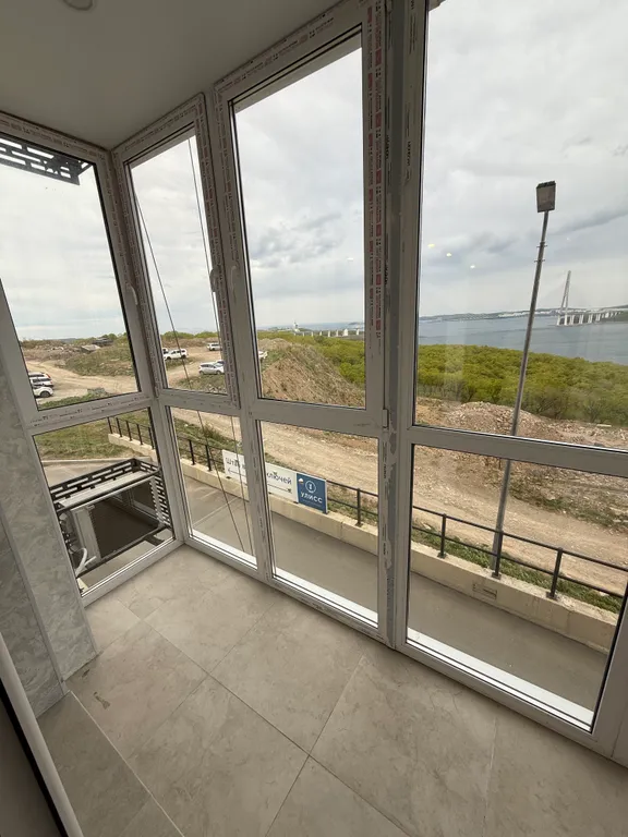 Апартаменты с видом на Русский мост