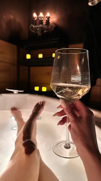 Дизайнерская квартира с джакузи в топовом районе города