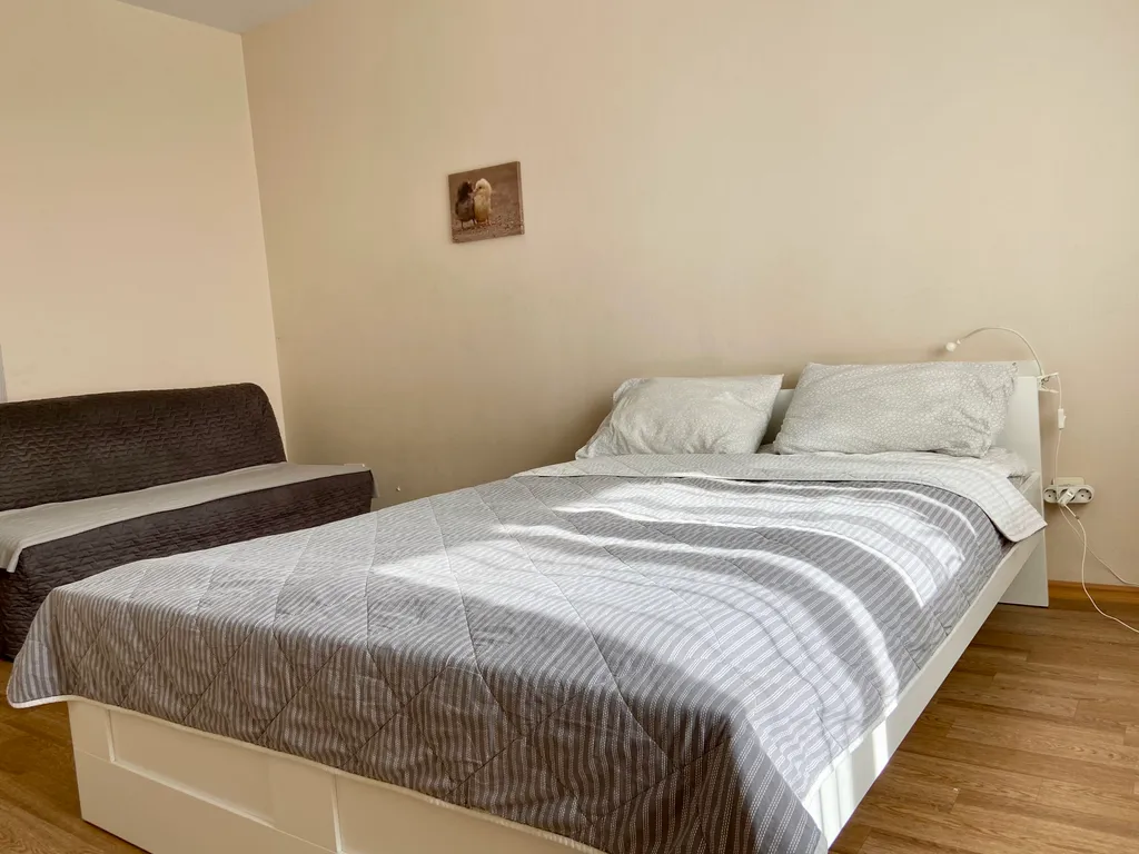 1-комнатная квартира, 15 минут до центра на автомобиле, с парковкой у дома