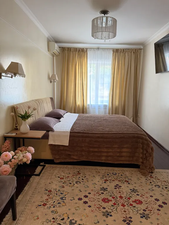 Дом с садом в центре рядом с набережной