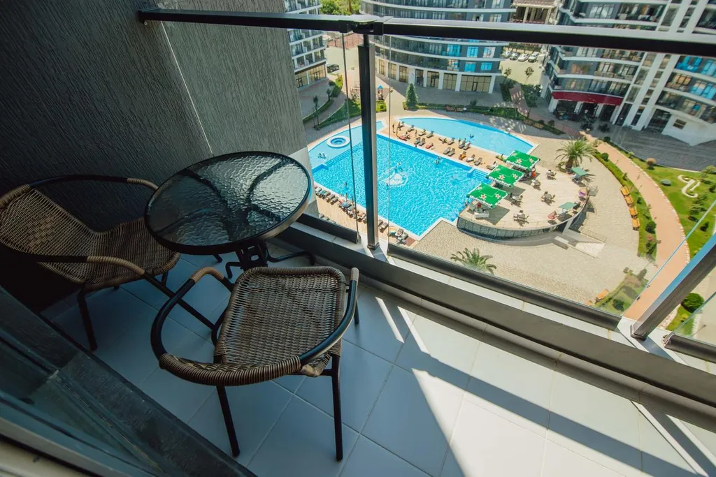 White sails apart hotel