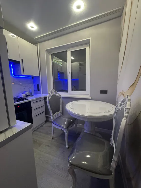 Двухкомнатная квартира в центре с дизайнерским ремонтом