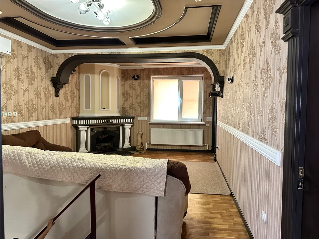 Дом под ключ с бассейном и стоянкой во дворе для 3 автомобилей у гипермаркета