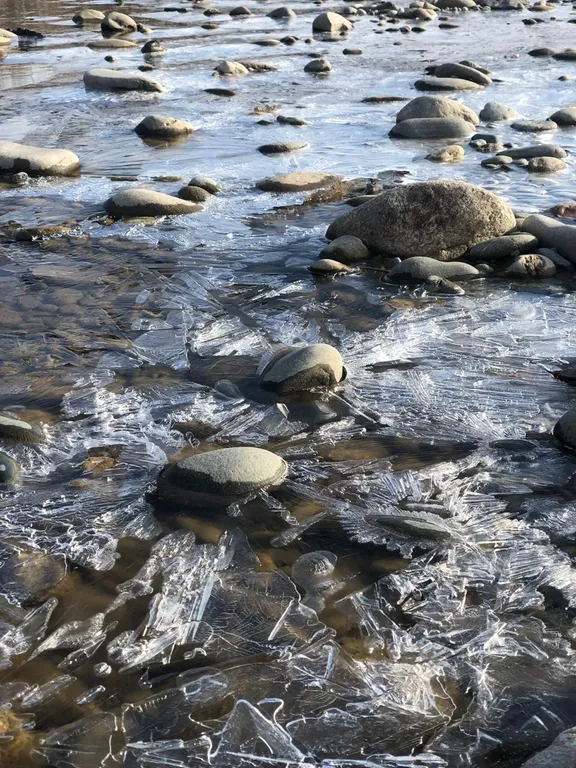 Дом у горной реки