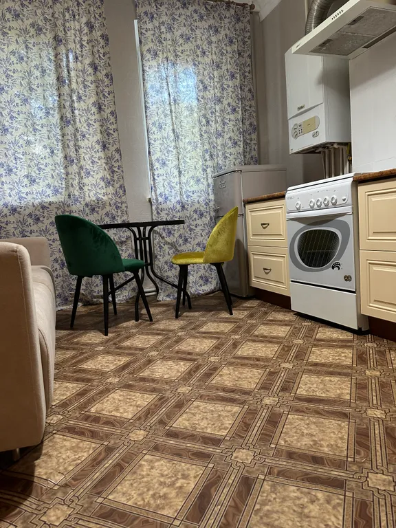 Квартира в сталинке в центре города с закрытой парковкой