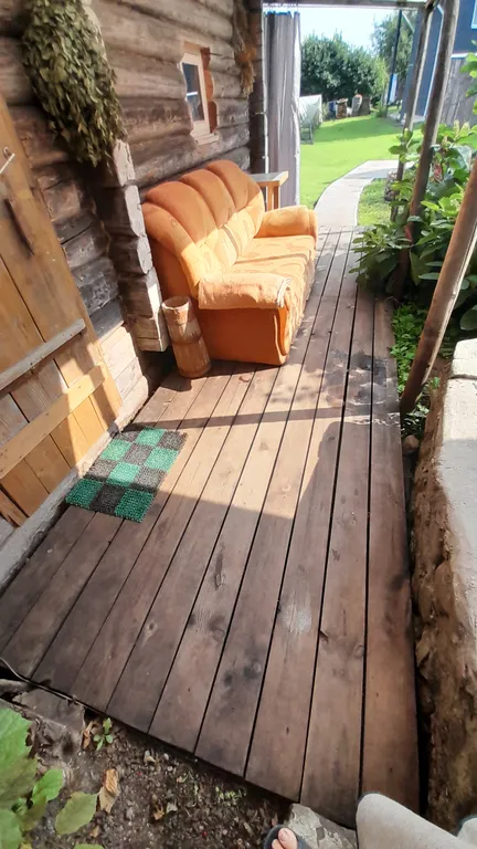 Домик у дуба