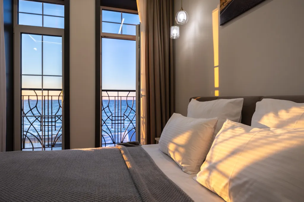 Дизайнерский апартамент с видом на море