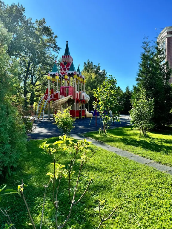 Квартира с камином у леса