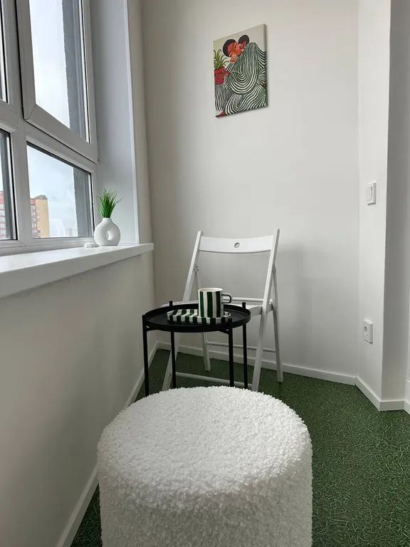 Светлая студия с панорамой центра