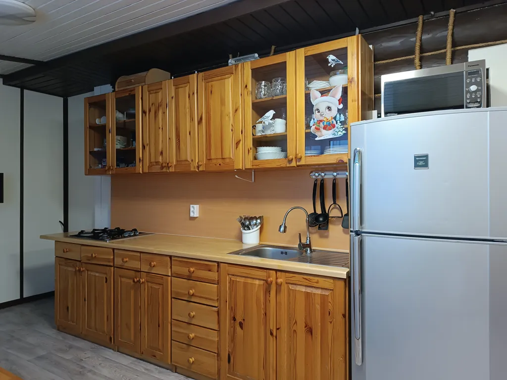 Уютный домик у реки