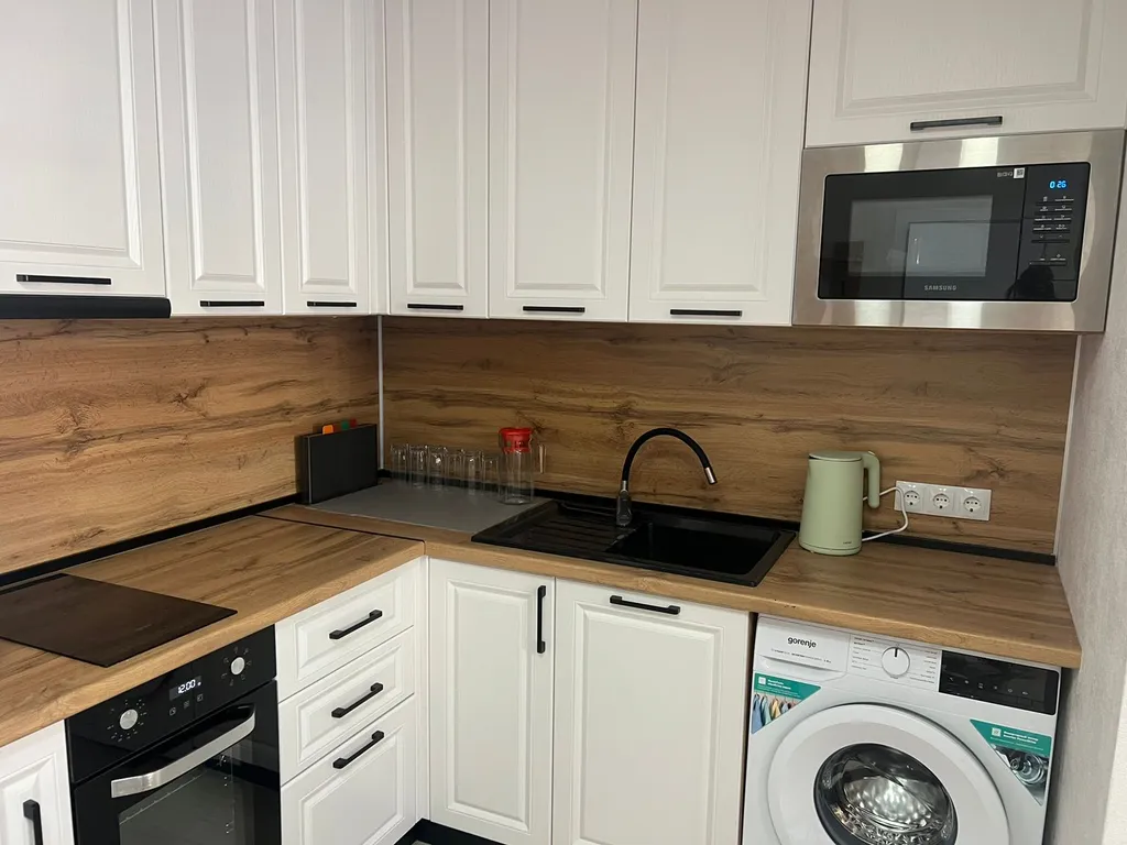 341 Евротри 2 сан. узлами на 6 человек с бассейнами