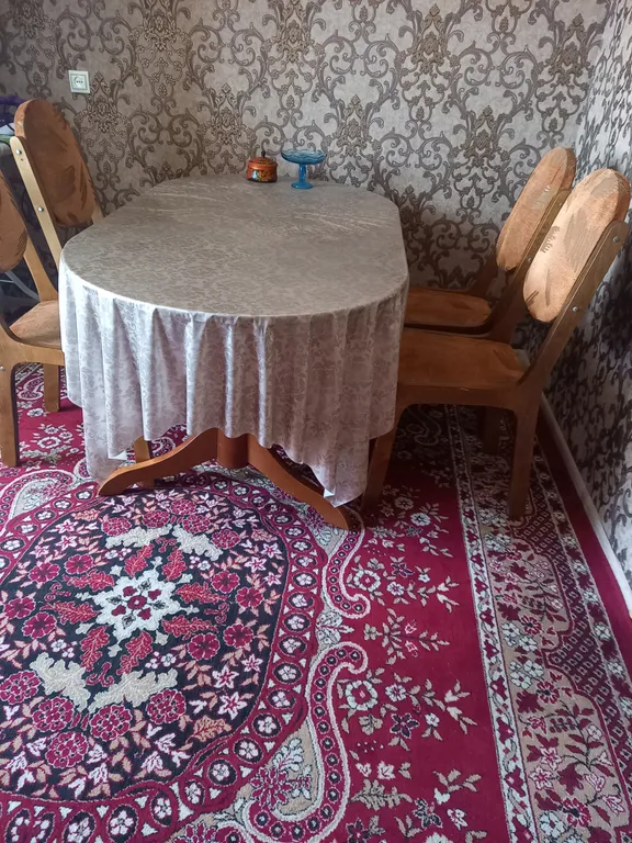 Уютная двухкомнатная квартира недалеко от городской набережной