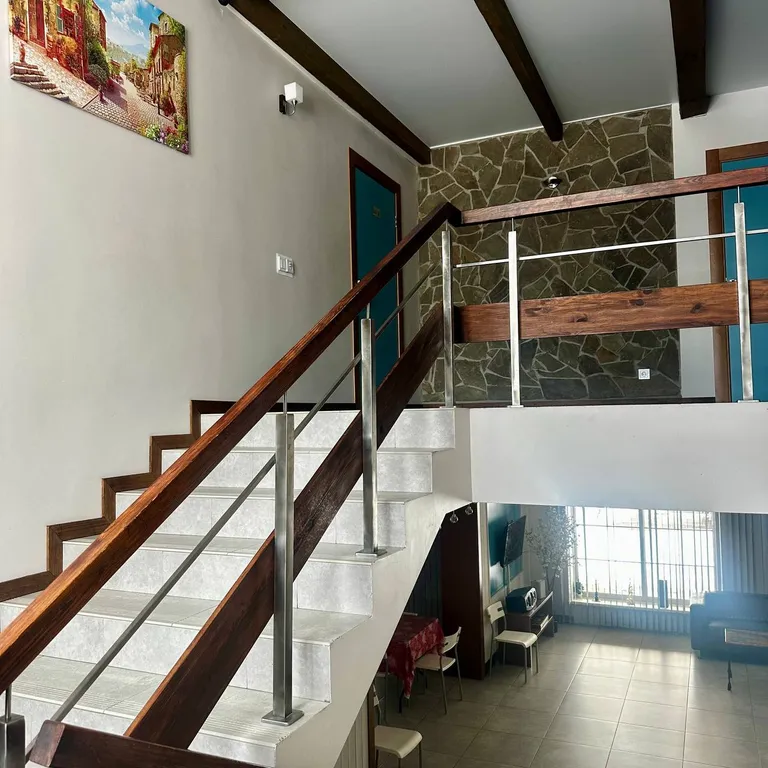 Усадьба Силичи с видом на гору