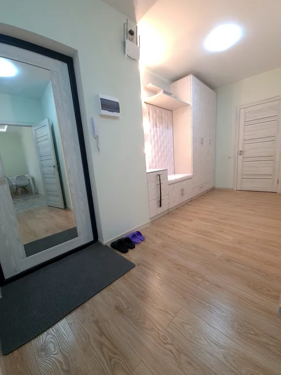 Новая евротрешка в центре города с красивым видом из окон