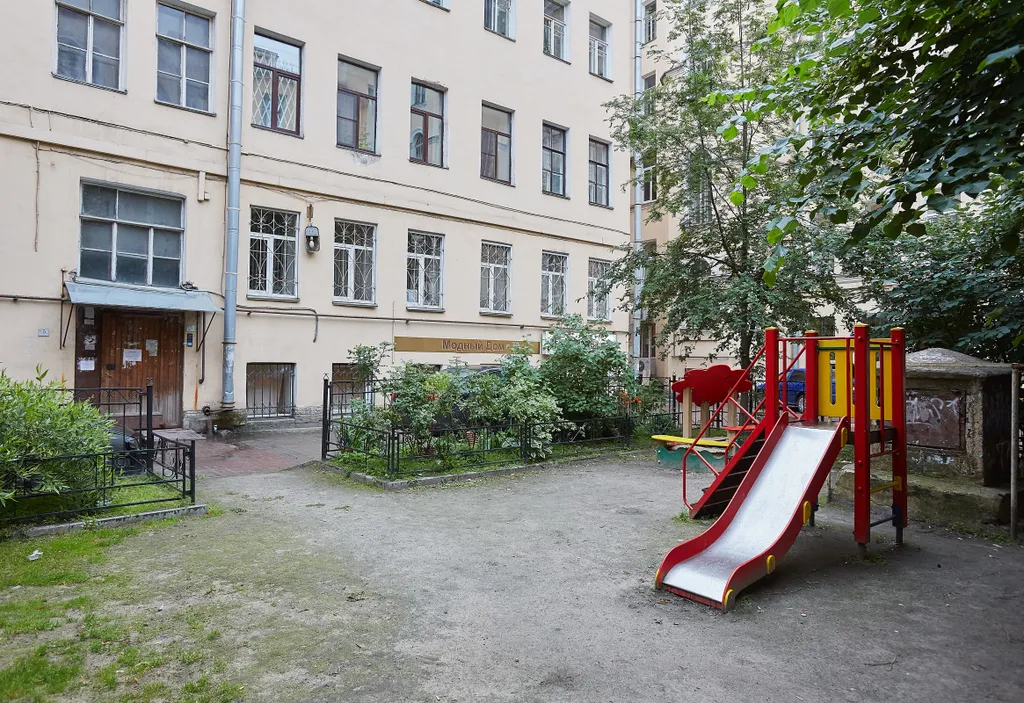 Ryss' 2BR Apt on Nevsky 136