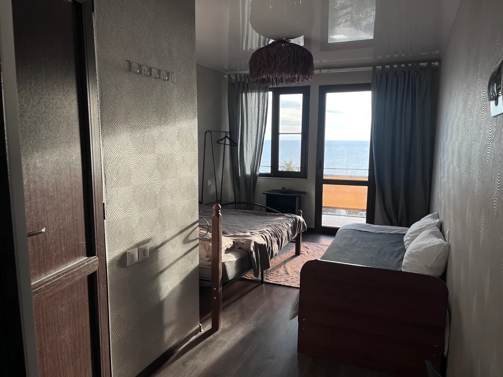 Дом на скалах с видом на море