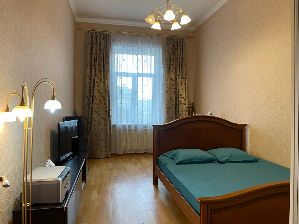 Апартаменты у Казанского Собора и Дома Зингера