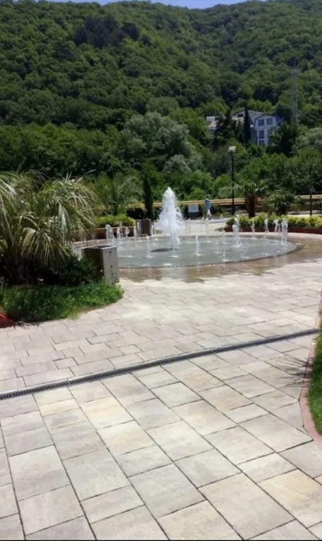 Студия с изумительным видом из окна на реку и горы