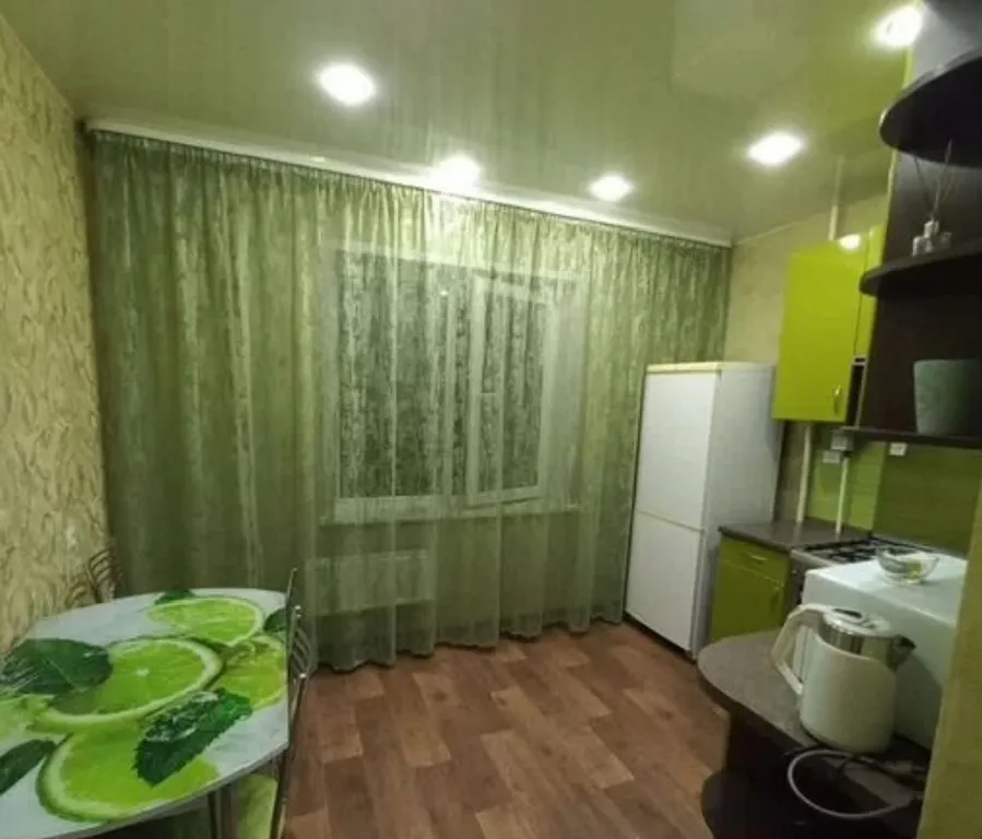 Сдается квартира в центре левобережья с двумя диванами.