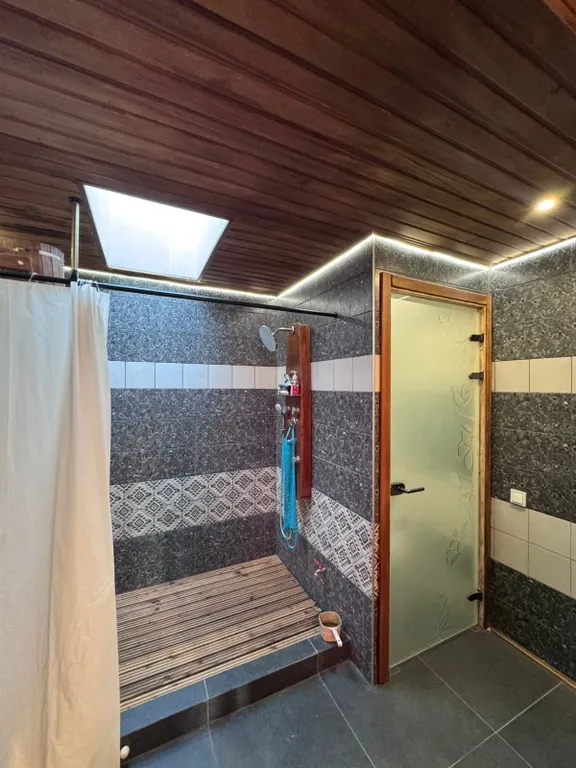 Домик на реке Волга