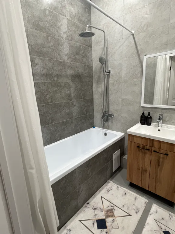 Рядом с посольствами