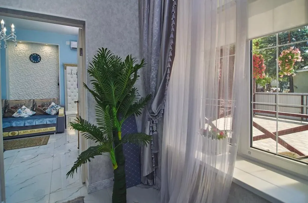 Домик около парка