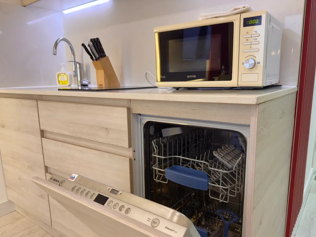 Солнечная студия на берегу моря