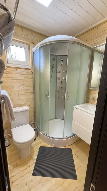 Уютный дом с кухней в центре