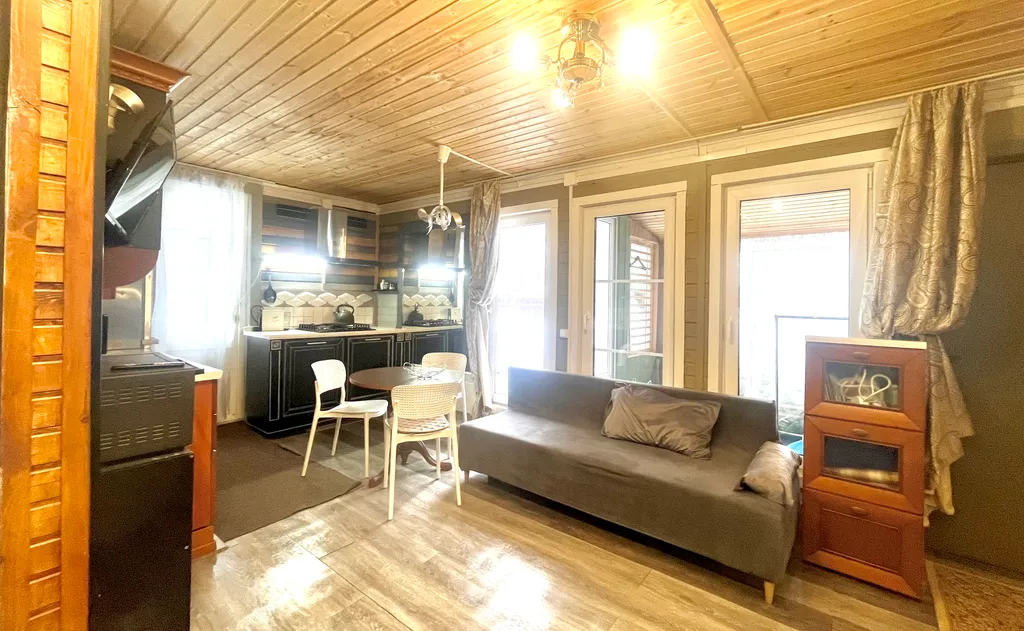 Дом с олененком и гортензиями