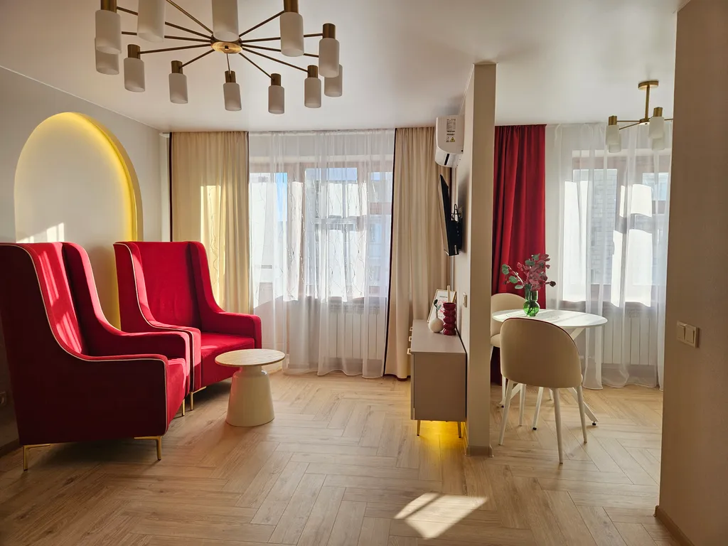 Элеганс в видом на Волгу и фонтаны, главная пешеходная улица