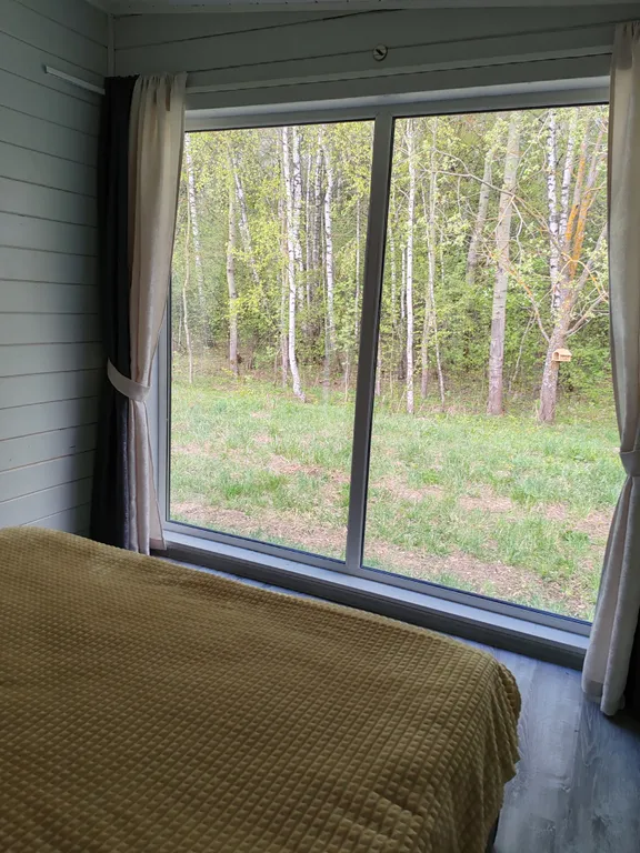 Двухкомнатный дом у лесной полосы