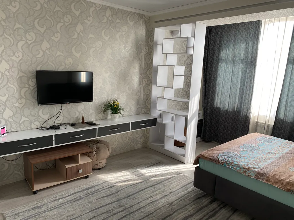 Квартира в центре с видом на Белый дом и горы