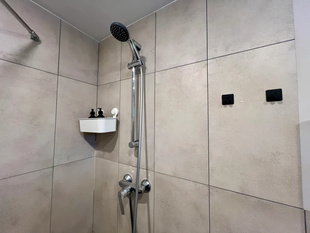 Зеленый домик в поле