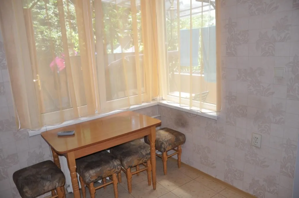 Двухкомнатный частный сектор с двориком возле моря в центре Гурзуфа