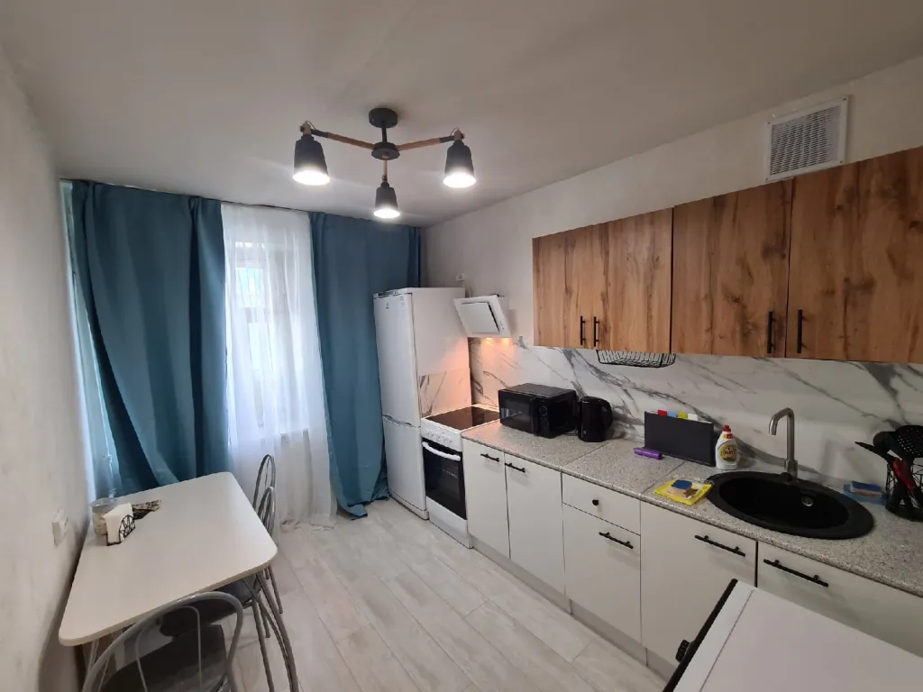 Со свежим ремонтом чистая однушка в центре