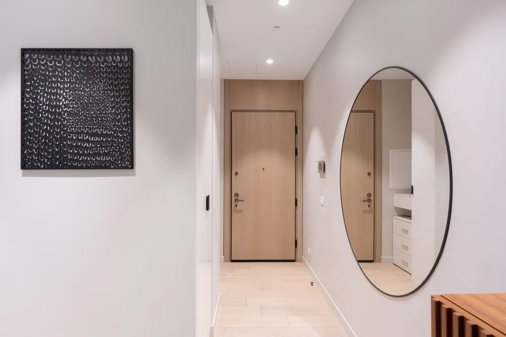 Квартира с угловой спальней и панорамной ванной комнатой