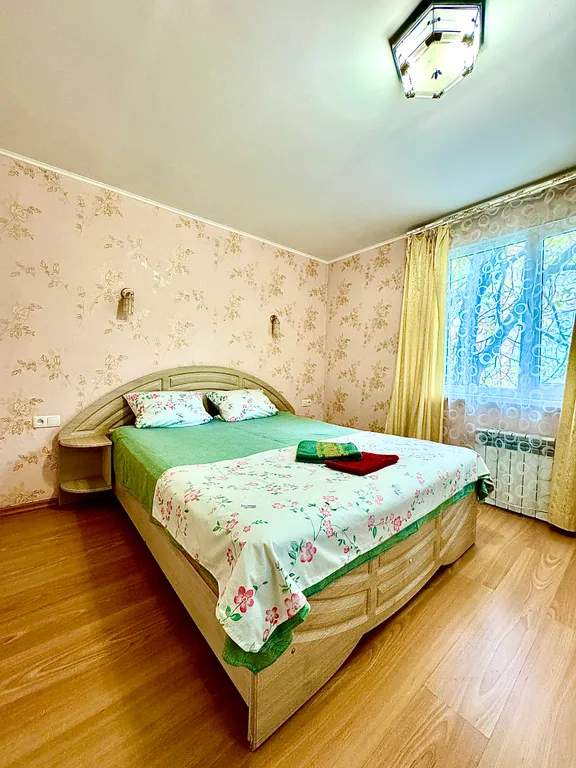 Уютная светлая чистая с балконом квартира центре, возле моря — аренда посуточно в Ялта