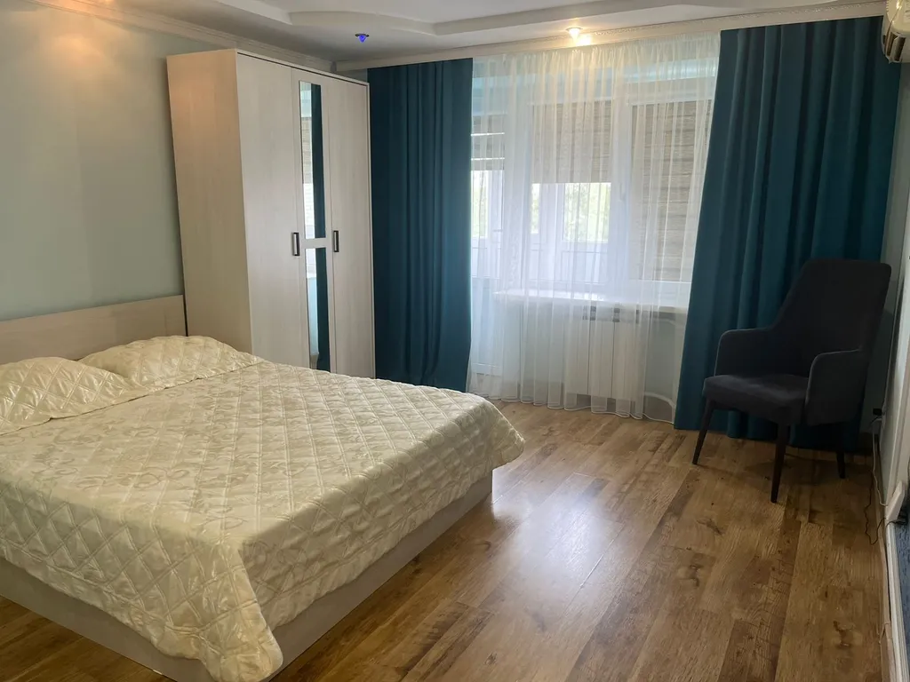 Однокомнатная квартира в районе ЖД вокзала со всеми удобствами и мебелью