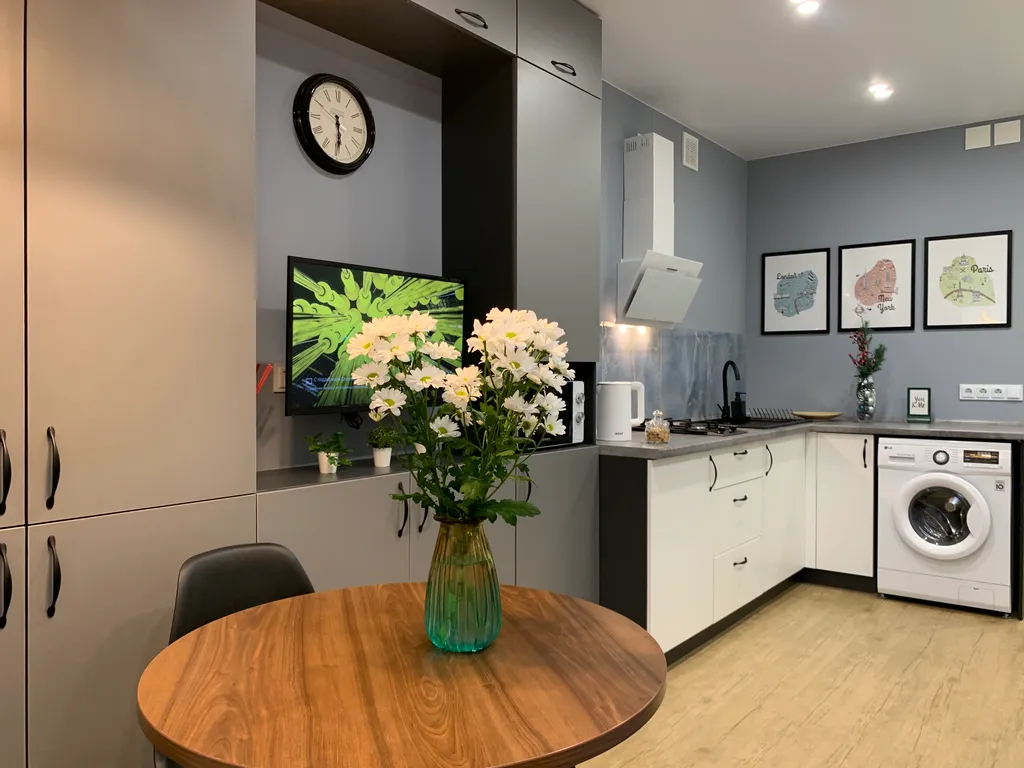 Новая студия Юниор с видом на Волгу в центре города