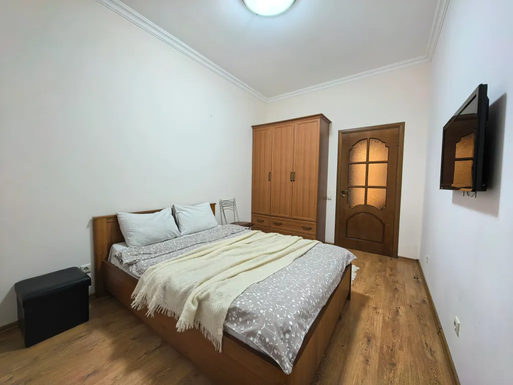 С видом на центральную площадь