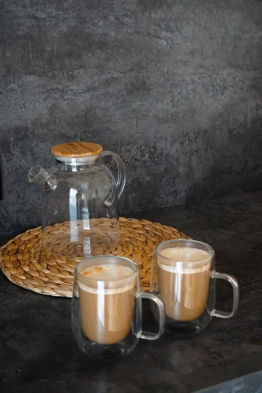 Дом с фурако на берегу реки