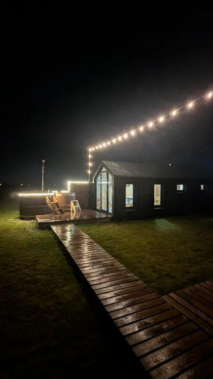 Дом с баней и горячей купелью на озере