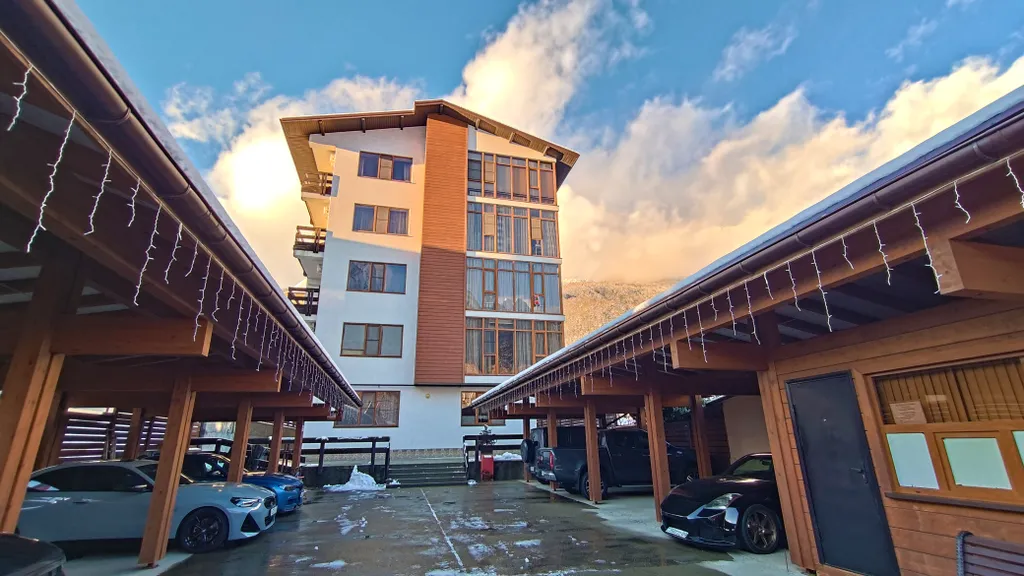 Панорамный апартамент-студия с роскошным видом на горы, в центре