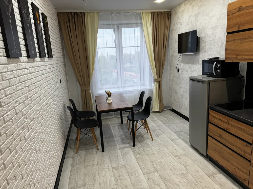 Большая Уютная 1-комнатная квартира,своя парковка,рядом магазин,центр