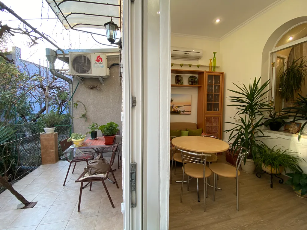 Двухкомнатная квартира возле набережной Ялты