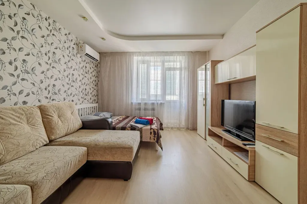 Тихий двор в центре города, своя парковка